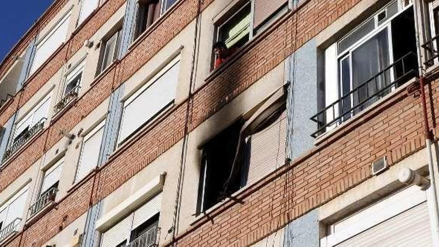 Arrestada por un fuego provocado en Reus que deja 17 heridos