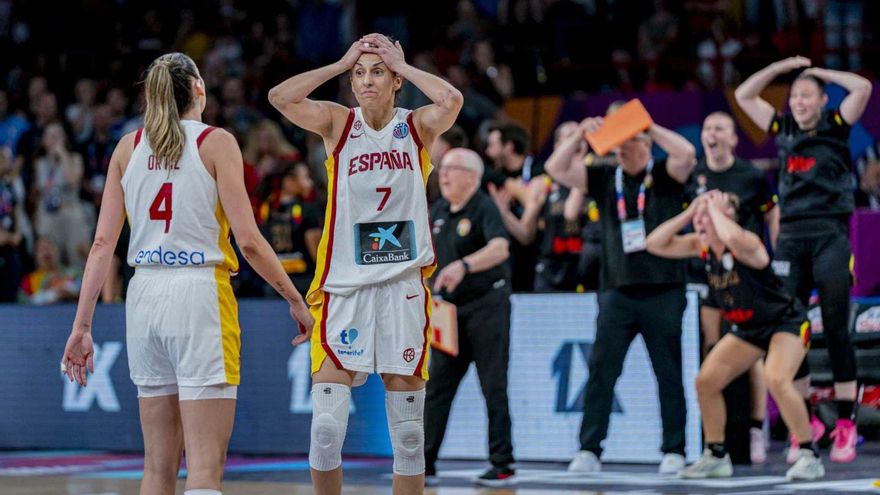 Alba Torrens
y Mariona Ortiz
lamentan
la pérdida decisiva.
| |