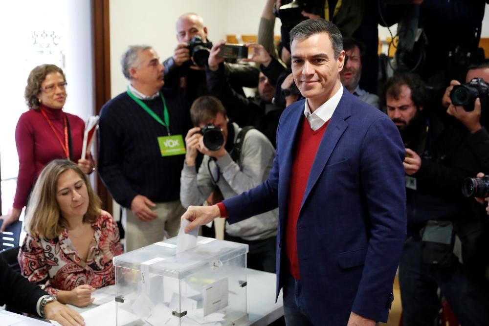 Pedro Sánchez votando