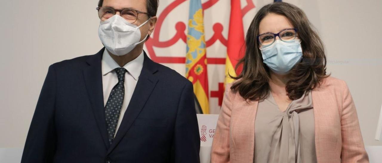 El conseller Vicent Soler y la vicepresidenta Mónica Otra, ayer, en su última comparecencia conjunta. | LEVANTE-EMV