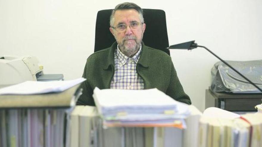 José Manuel Avello, en su despacho del juzgado.