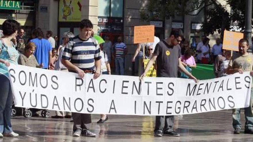 Colectivos de enfermos mentales reclaman por los recortes de las ayudas públicas