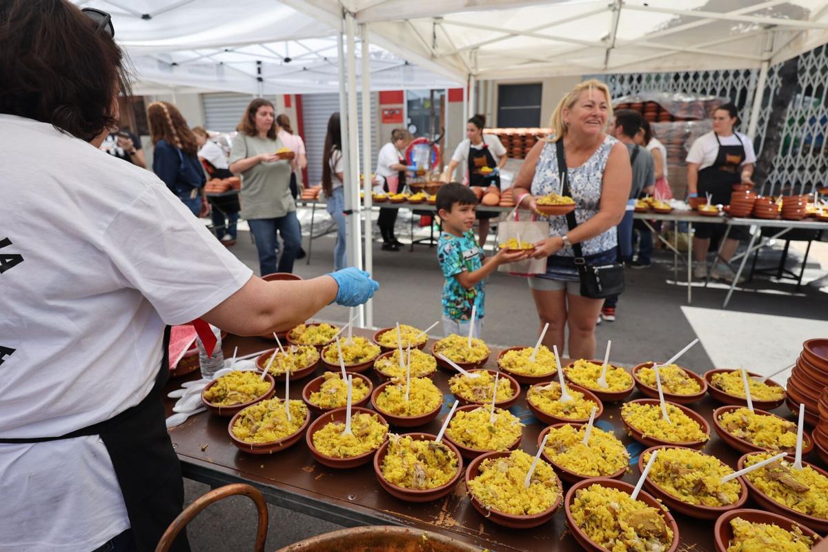 Almassora ensalza con orgullo sus raíces y tradición en el día grande de Santa Quitèria y Les Calderes Almassora ensalza con orgullo sus raíces y tradición en el día grande de Santa Quitèria y Les Calderes