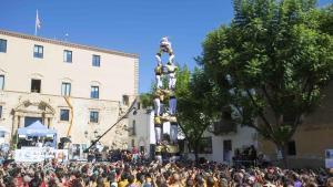 4 de 8 carregat dels Castellers de Castelldefels en la darrera edició del Concurs de Castells de Tarragona, a la jornada de Torredembarra.