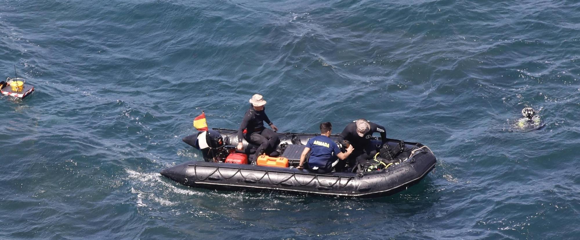 En imágenes: Así fueron las labores de desactivación de tres obuses en la costa de Gijón