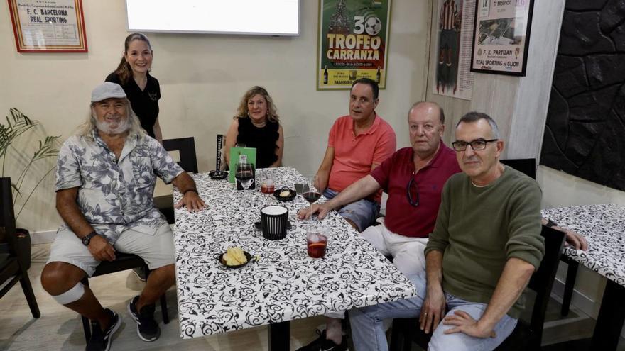 El nuevo &quot;Grupo de Opinión Puerta la Villa&quot; prepara un homenaje a Arturo Fernández y distinciones a comerciantes y hosteleros de Gijón