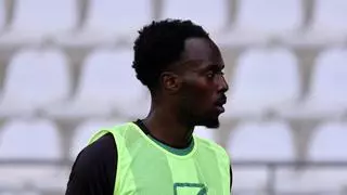 El Córdoba se despide de Diarra antes del fichaje del centrocampista por el Tenerife