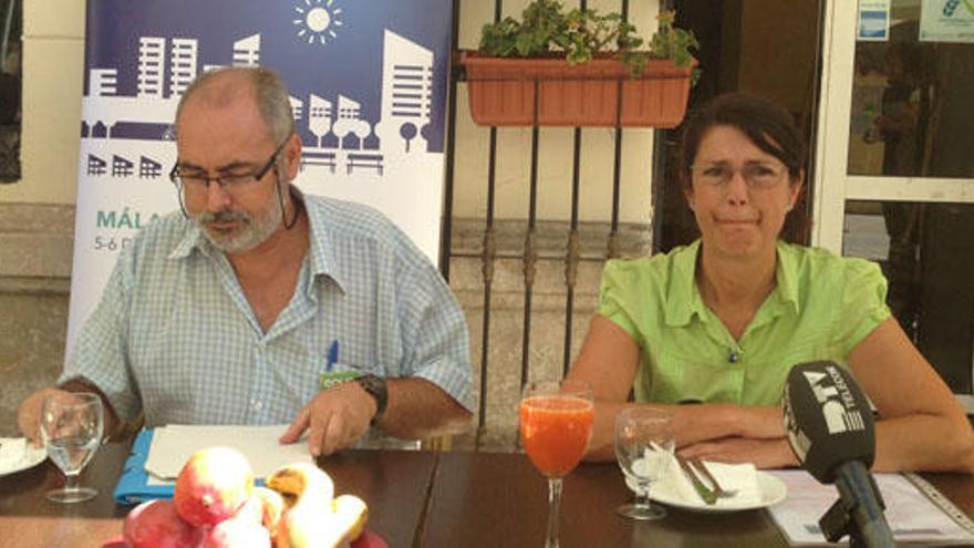 Carmen Molino y Alejandro Sánchez en el desayuno informativo de Equo.