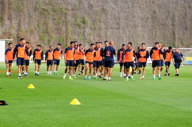 Entrenamiento de la UD Las Palmas en Barranco ...