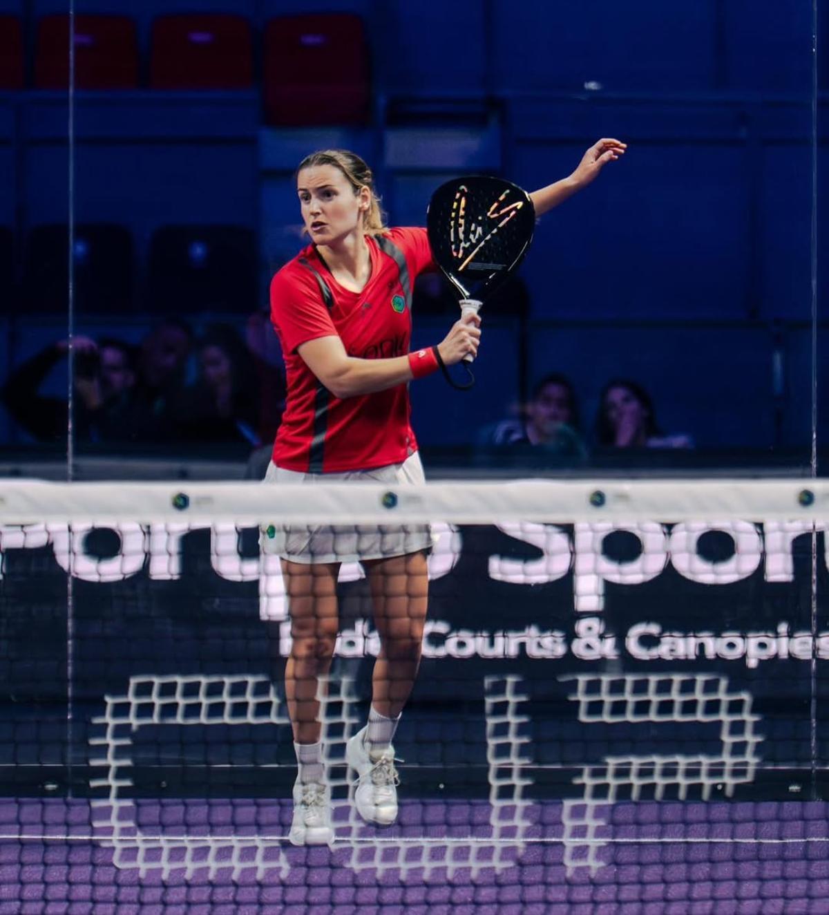 Ari jugó con esta pala en la Hexagon Cup