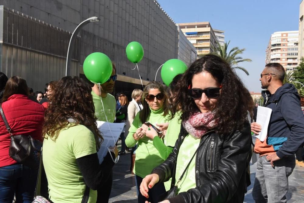 Los interinos de Educación protestan por las oposi