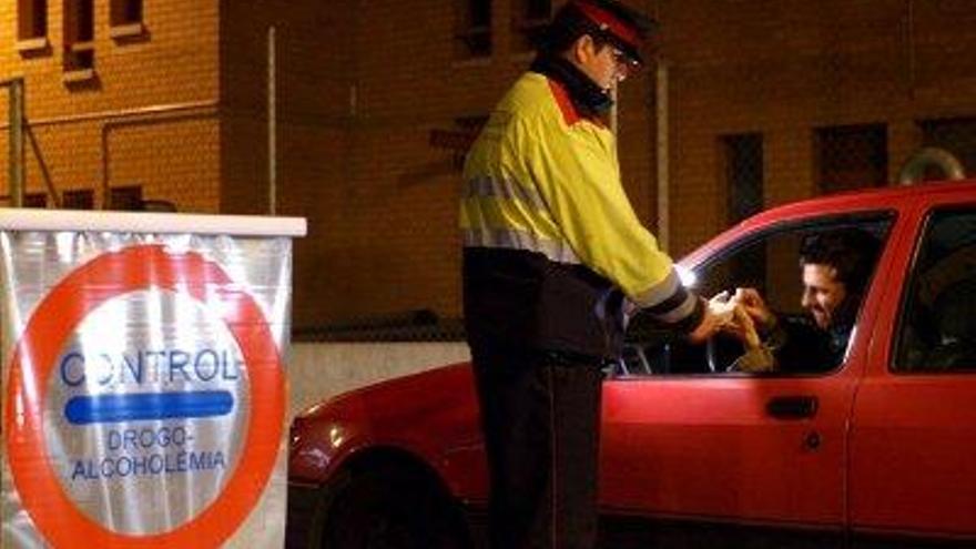 Mossos d&#039;Esquadra i Policies Locals inicien una campanya preventiva de controls de drogues i alcohol al volant.