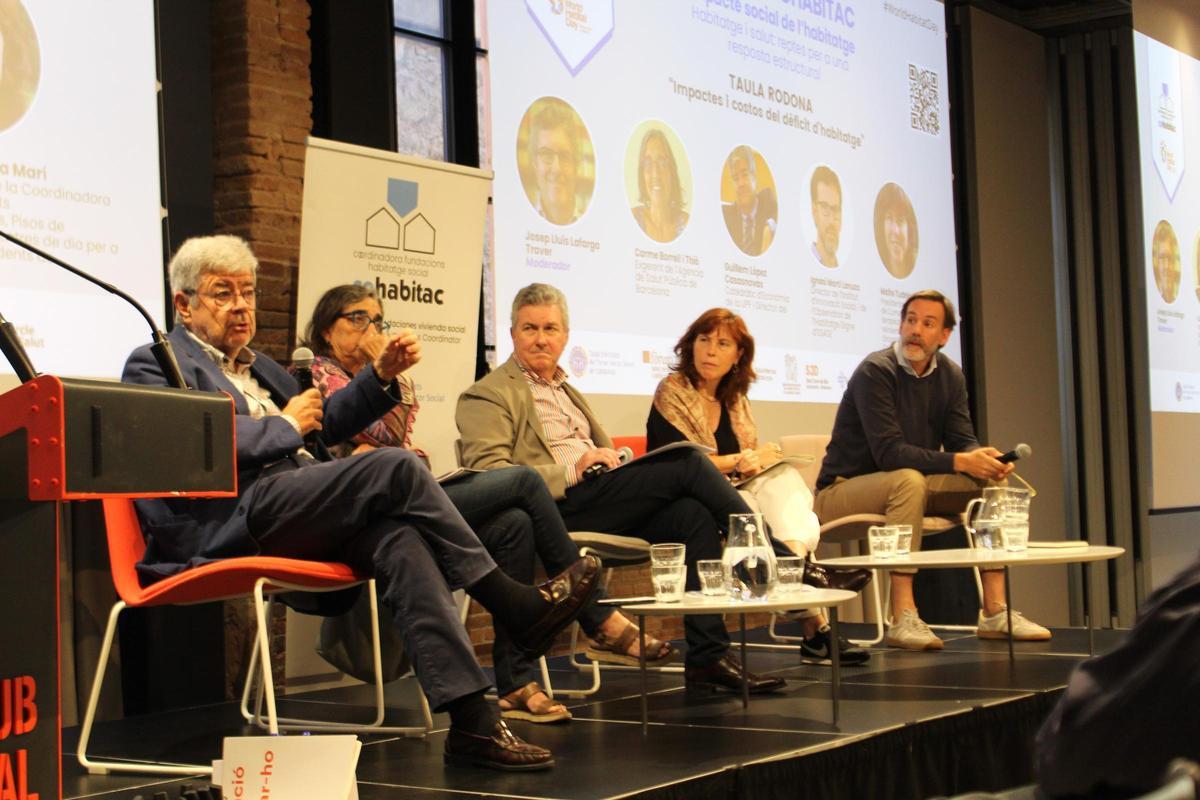 Mesa redonda organizada por COHABITAC sobre los “Impactos y costes del déficit de vivienda&quot;