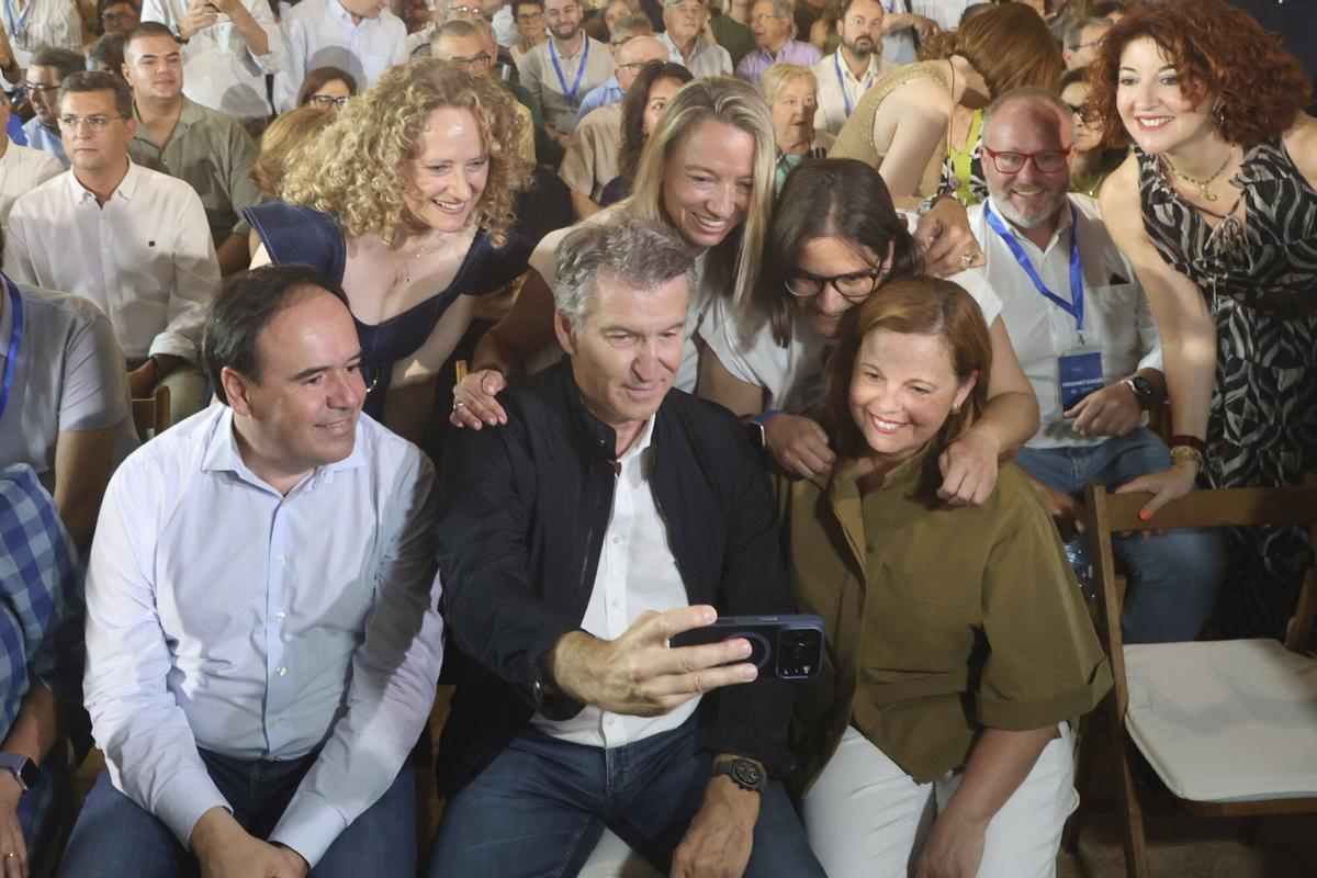 VALENCIA, SUECA. VLC, RBR. El presidente del PP, Alberto Nuñez Feijoo, participa en una jornada en Sueca junto al presidente de la Generalitat Valenciana Juanfran Perez llorca y al de la Diputación de Valencia Mompó