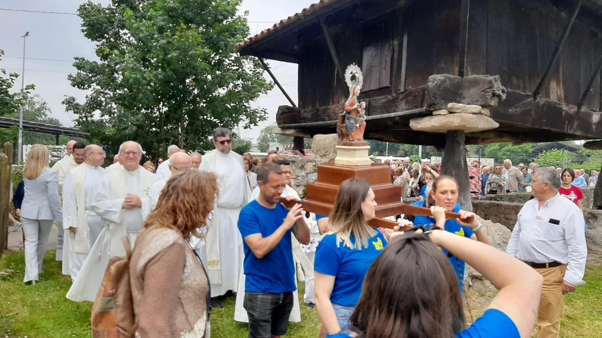 VÍDEO: La Virgen de la Cabeza en Meres, la “Santina” de la parroquia de Siero