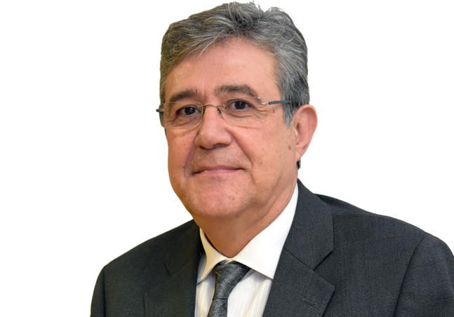 Francisco José Fernández (PP, Ourense). Nació en Cortegada, 1959. Licenciado en Farmacia. Elegido alcalde de Leiro en 1995, cargo en el que permanece. Diputado provincial (1999-2003 y 2009-2011). Fue presidente del Colegio Farmacéutico de Ourense. Senador desde 2011. Presidente de la Mancomunidade do Ribeiro.