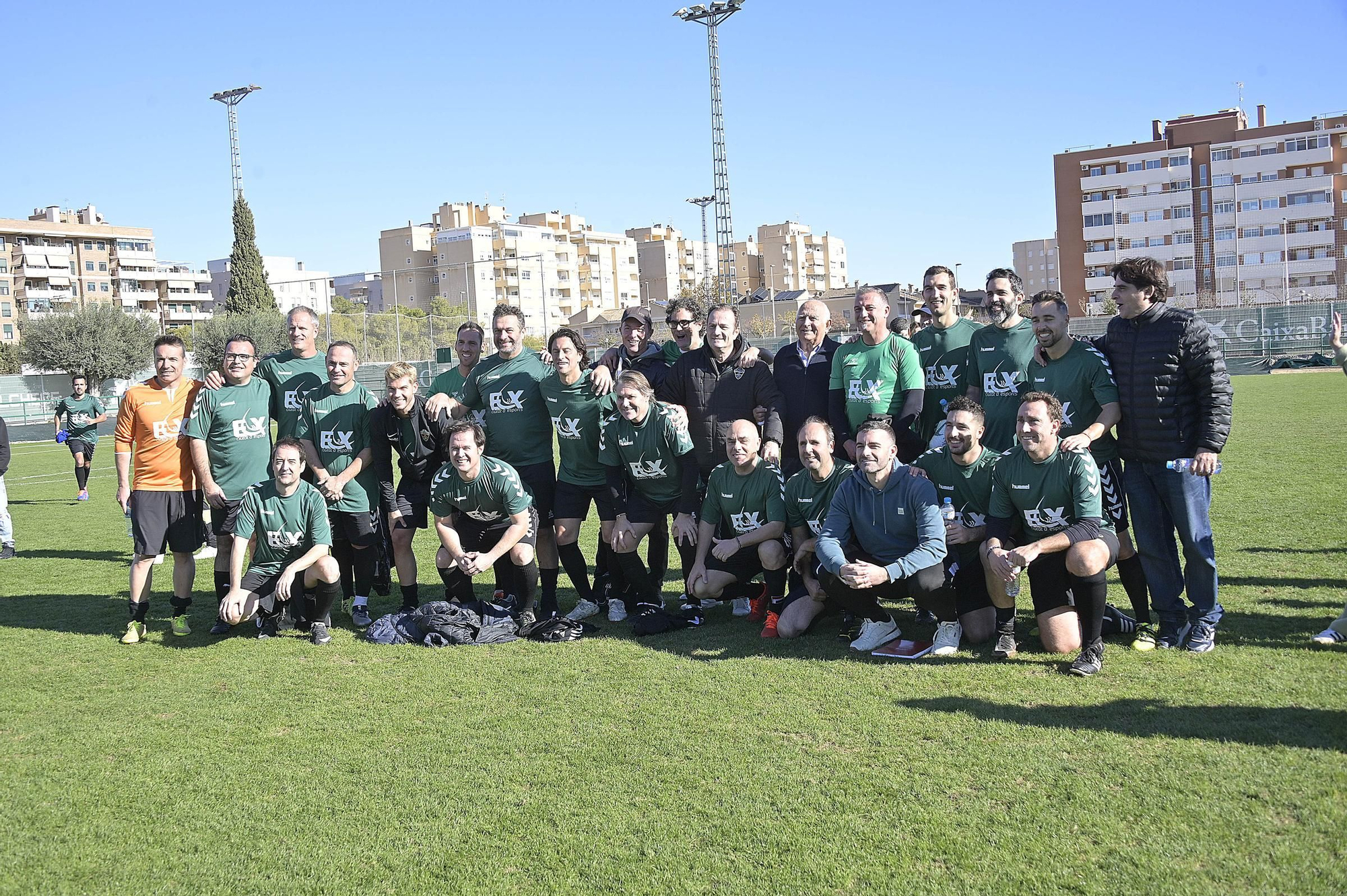 Partido de futbol benefico populares informadores