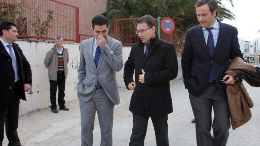 Castellano con el alcalde Francés y Fernando Pastor durante su visita al Palacio de Justicia.