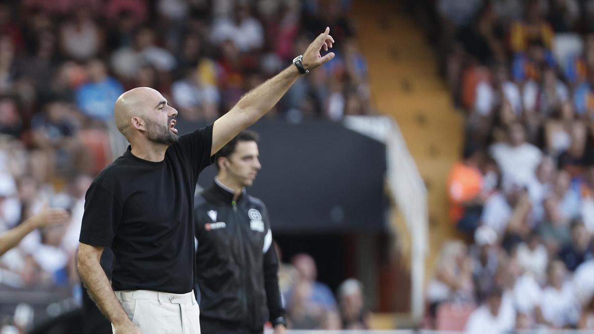 Claudio, durante el partido en Mestalla.
