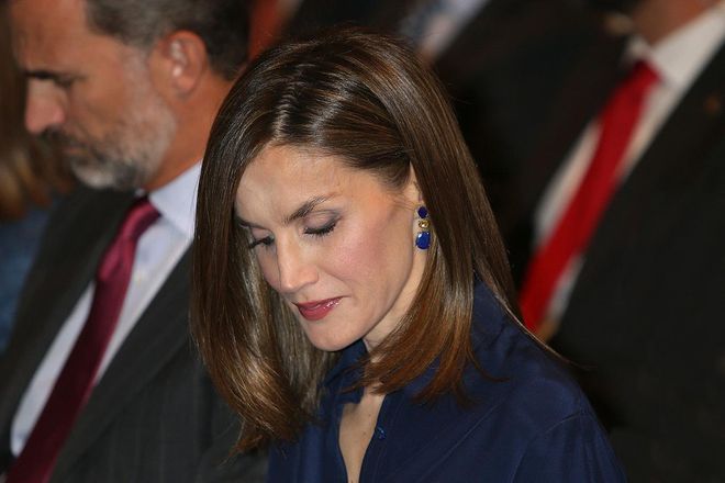 Letizia Ortiz en el homenaje a Camilo José Cela con melena suelta
