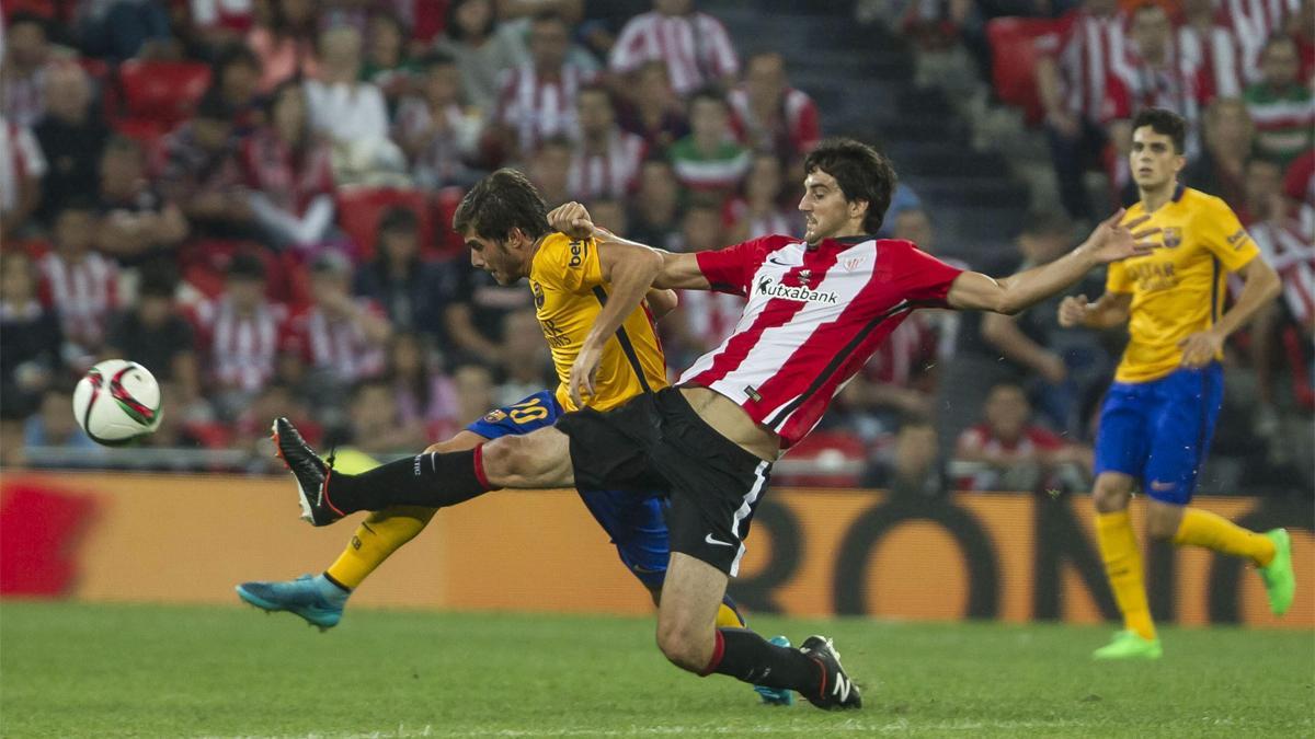 San José, autor de un golazo, pugna con Sergi Roberto en el Athletic - Barça del 2015