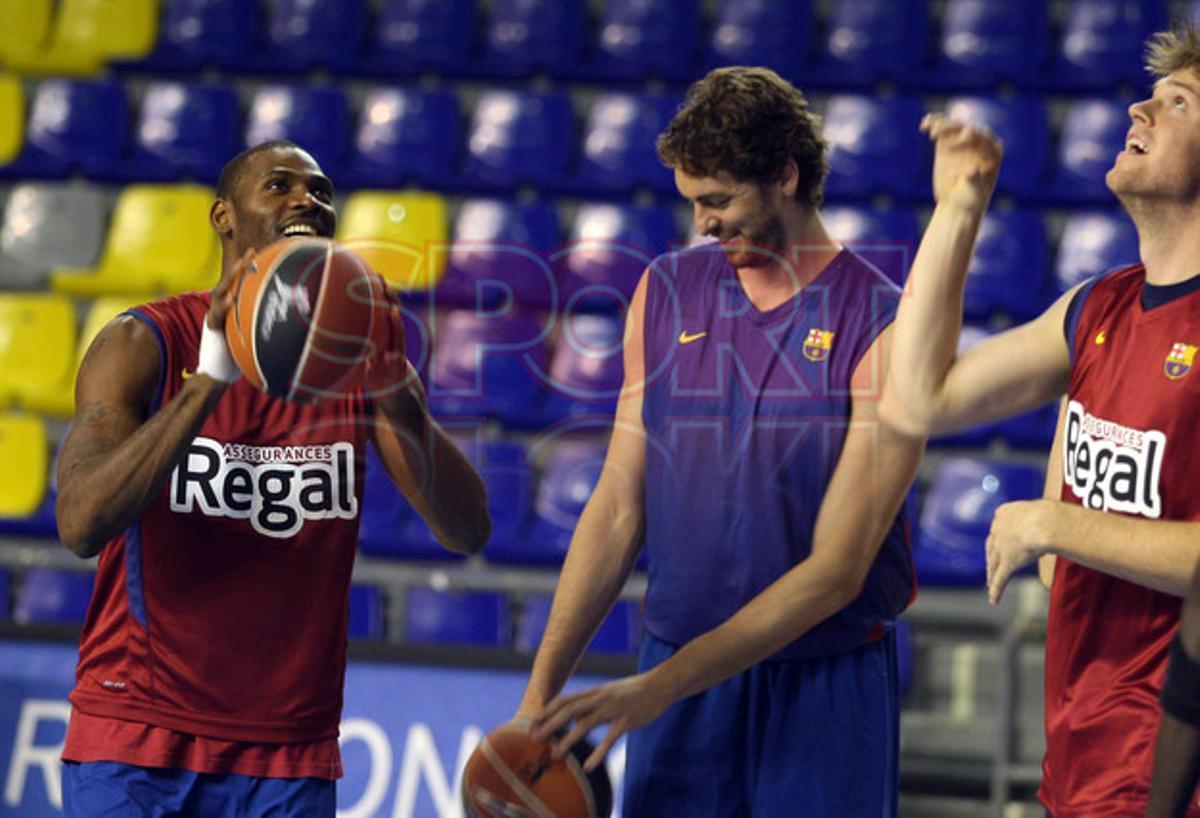 Pau y Marc Gasol, entrenan con el Barça Regal