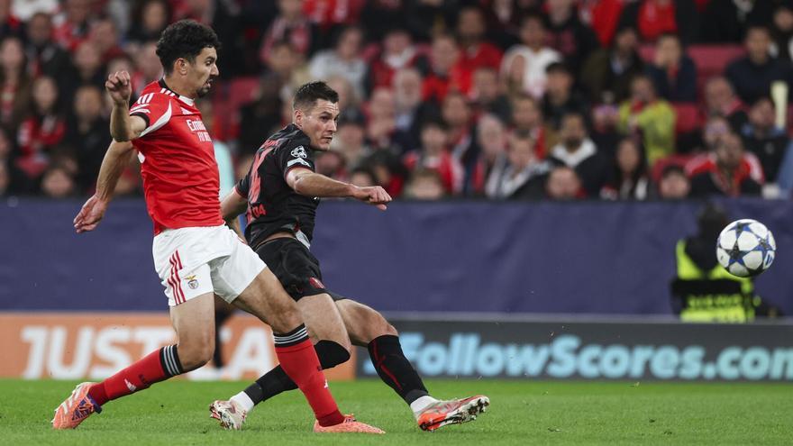 Tomás Araujo, ante el Leverkusen