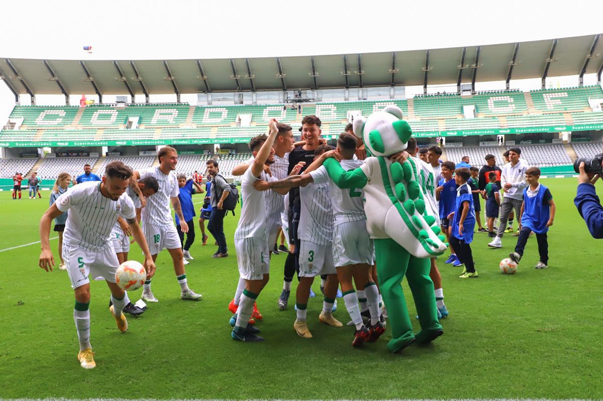 El Córdoba CF B en la final contra el Puente Genil, en imágenes