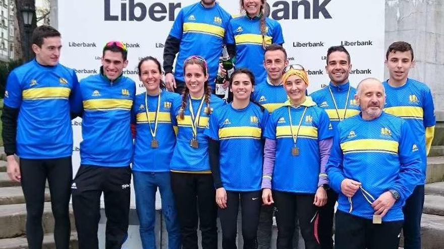 Campeones de Asturias de las distintas categorías posan en Oviedo.