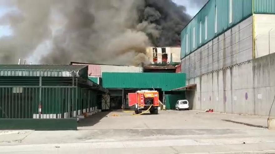 Incendio en la Panificadora Nevero de Badajoz