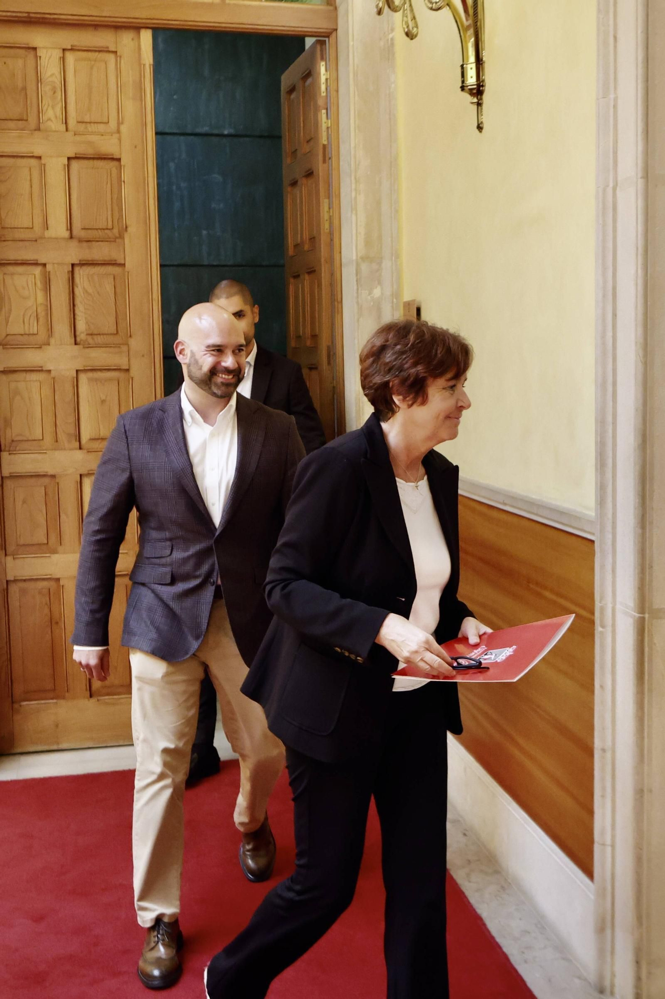 La comparecencia de Carmen Moriyón por Naval Gijón, en imágenes