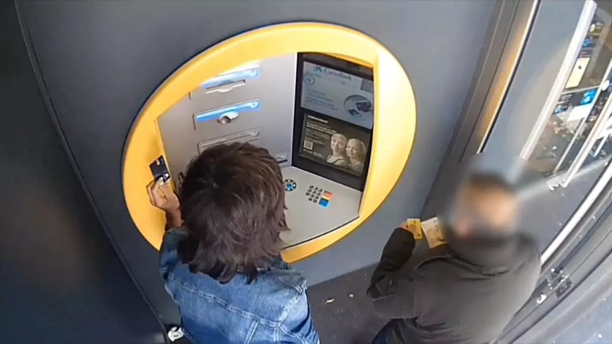Vídeo | La ruta internacional de seis ladrones expertos en ‘scalping’ se ceba en Catalunya
