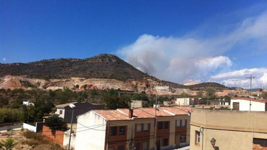 El incendio en Domeño, visto desde Villar del Arzobispo.