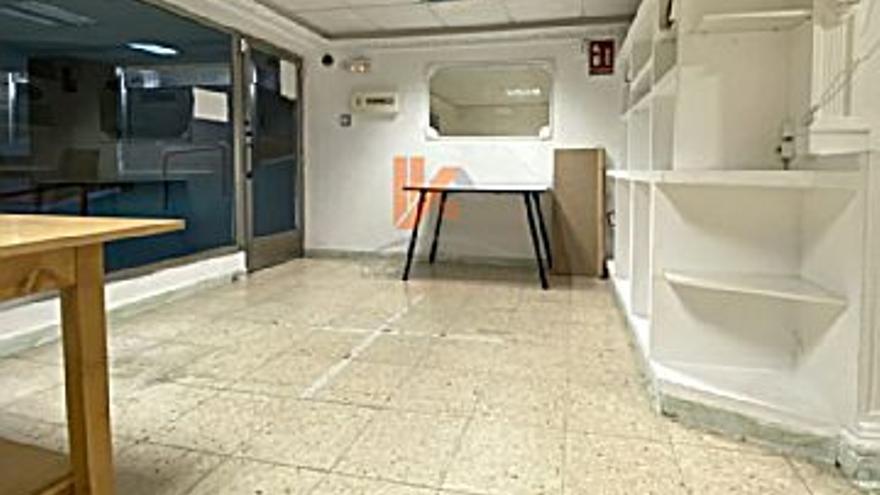 250 € Alquiler de planta baja en Ensanche-Sar (Santiago de Compostela) 50 m2, 1 baño, 5 €/m2...