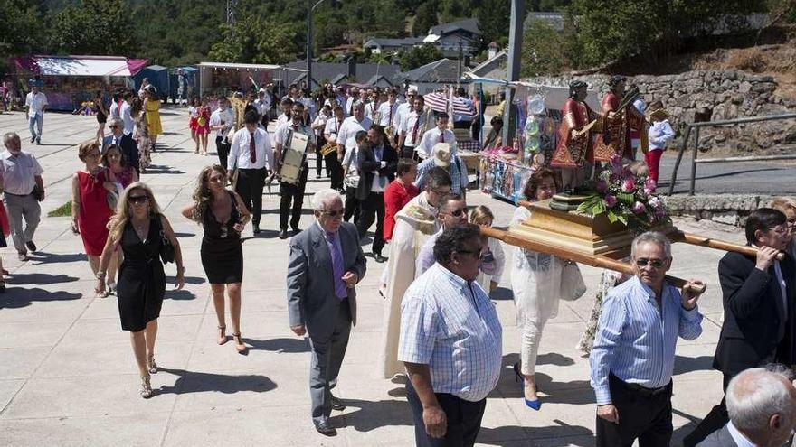 Una imagen de la procesión de San Roque en Avión. // Brais Lorenzo