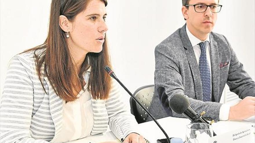 Araceli Cabello anuncia que agilizará las ayudas al sector agroganadero