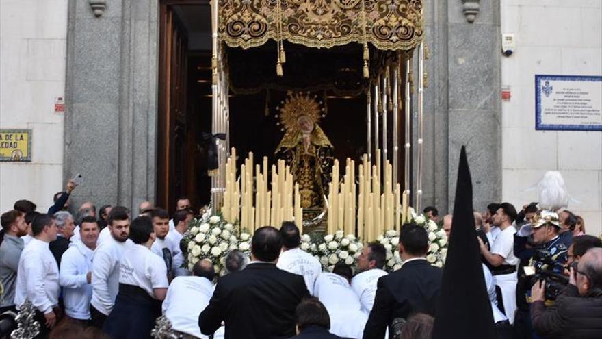 Tres cofradías coinciden la tarde del Jueves Santo en el Casco Antiguo