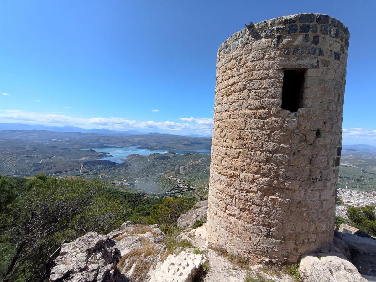 El embalse de Iznájar, visto desde la Sierra de Rute.
