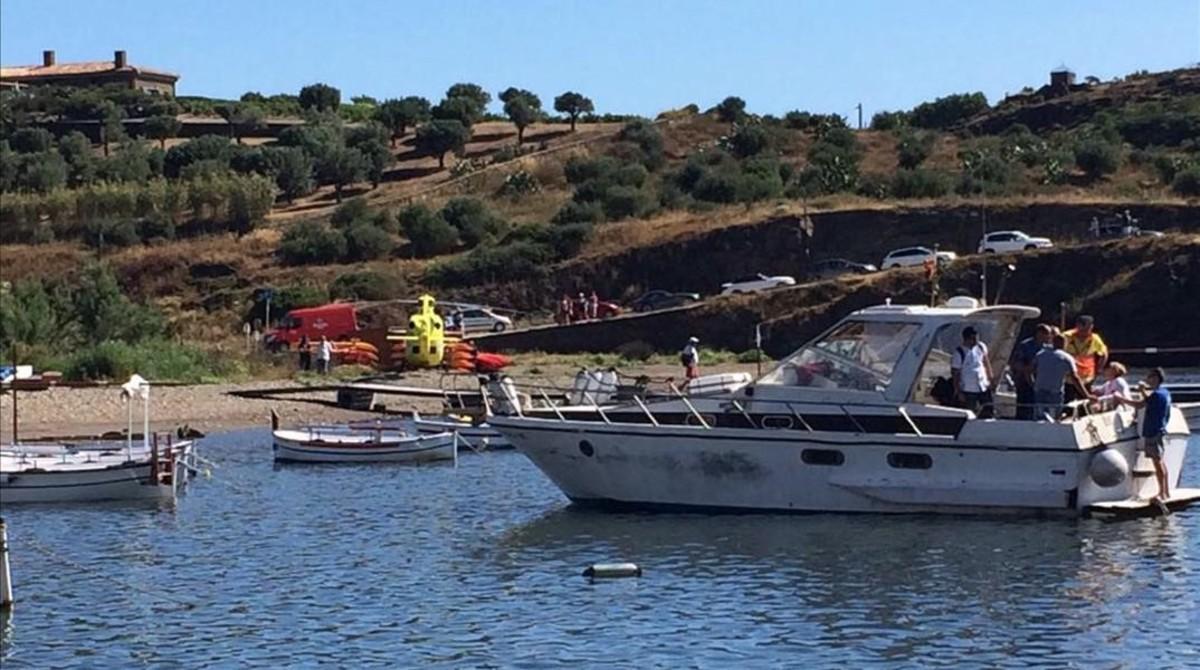 jgblanco39114009 platja de port lligat amb el vaixell on ha explotat la cambr170630114952 jgblanco39114009 platja de port lligat amb el vaixell on ha explotat la cambr170630114952