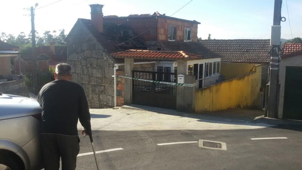 Un incendio calcina una vivienda en Fornelos