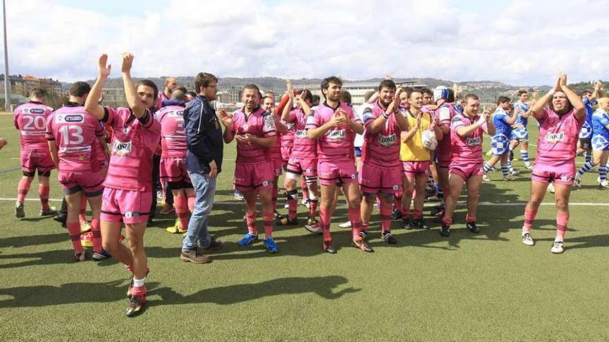 Los jugadores del Campus aplauden a la afición tras proclamarse campeones. // Jesús Regal