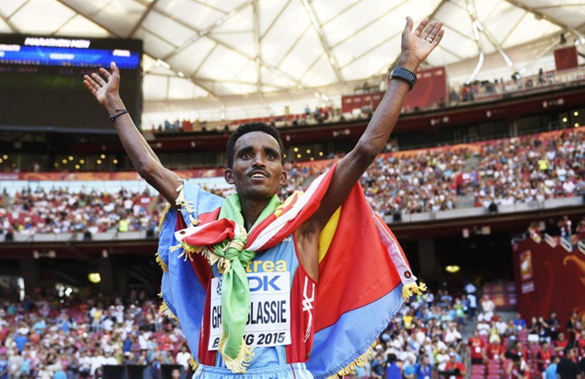 L’eritreu Ghebreslassie, de 19 anys, després de guanyar la marató al Mundial de Pequín.