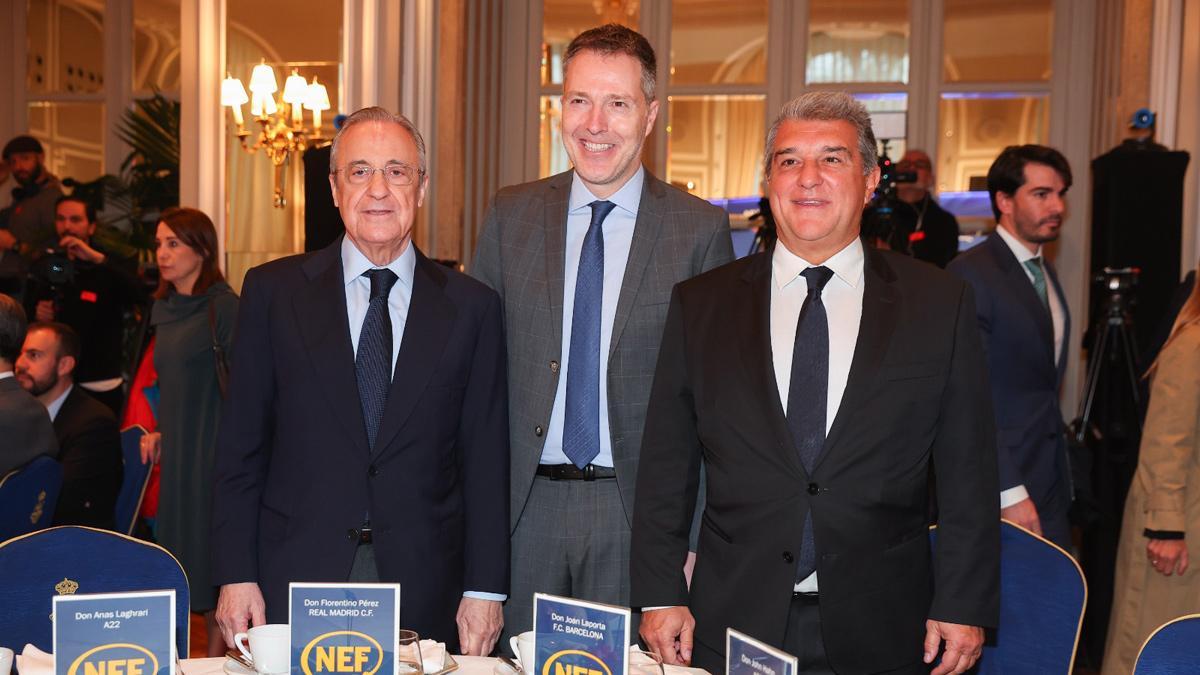 Florentino, Reichart y Laporta, en el desayuno informativo de la Superliga de diciembre de 2022