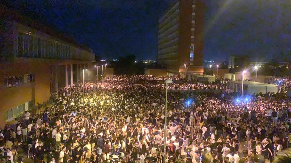El macrobotellón del pasado viernes en Madrid, con alrededor de 25.000 personas.
