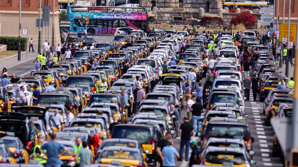 Marcha lenta de taxis por Barcelona