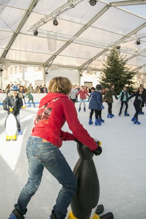 Ambiente en la pista de hielo de Oviedo