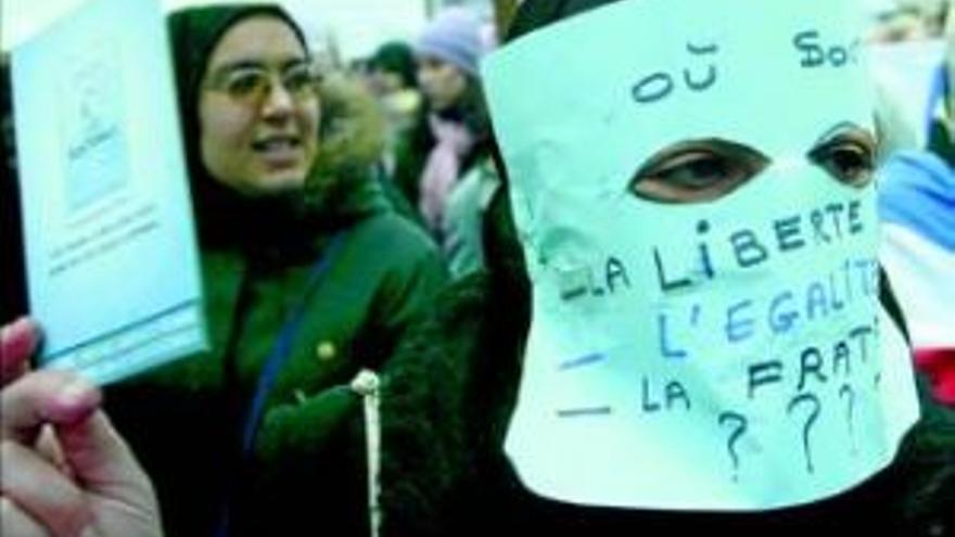 La polémica sobre el burka destapa el interés por el salafismo en Francia