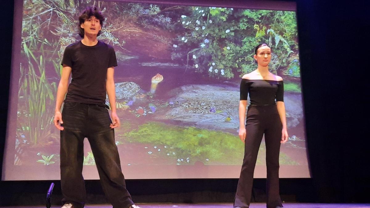 El IES Francisco Grande Covián de Zaragoza se sube de nuevo al escenario para su tradicional recital literario