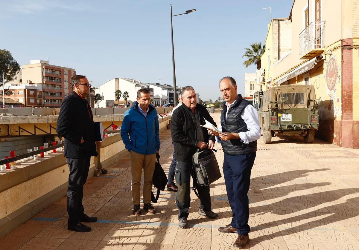 Los consellers de Recuperación y Emergencia Gun Pampols y Valderrama en Paiporta.