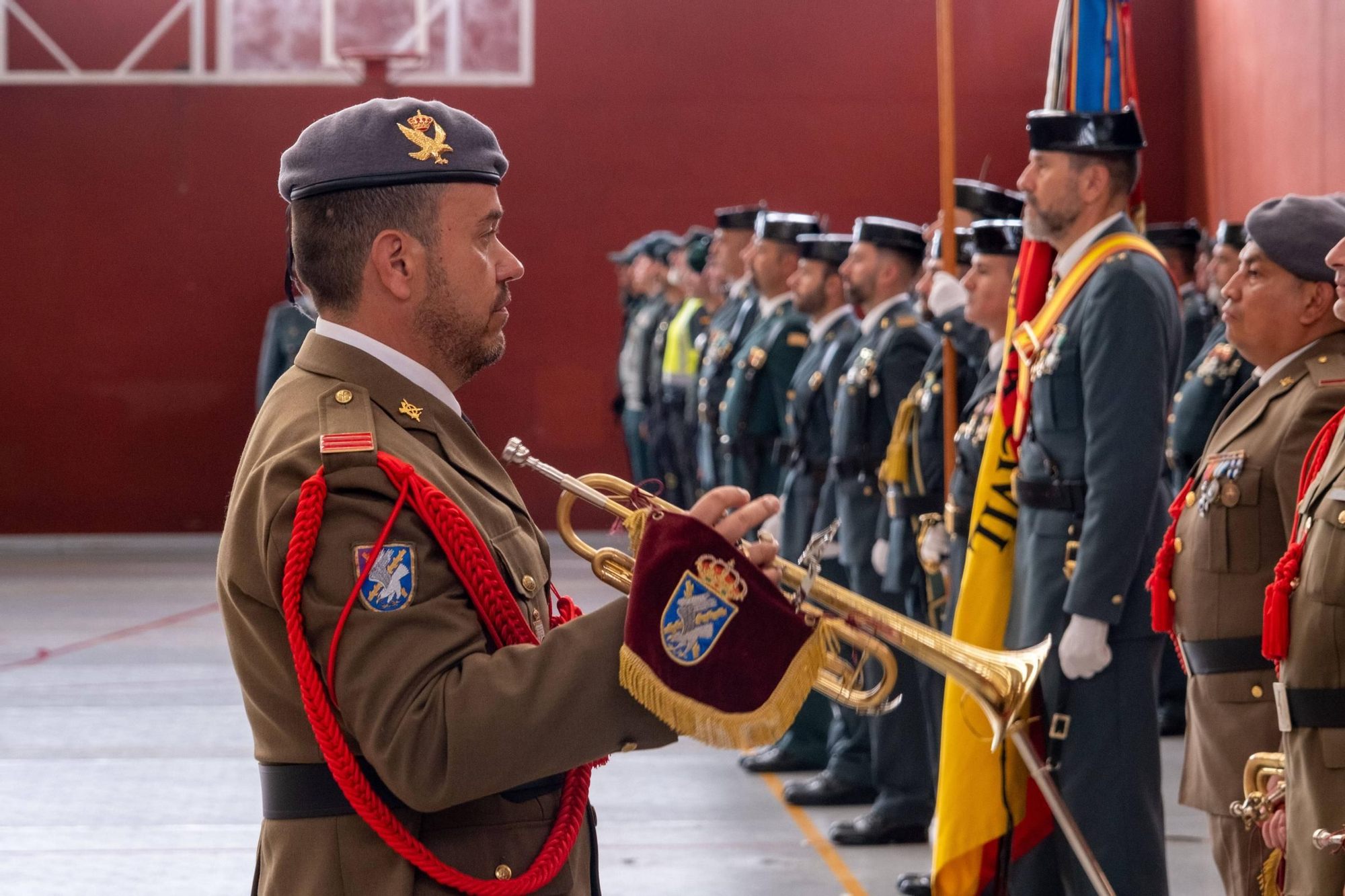 EN IMÁGENES: Así fueron los actos en Oviedo del 179 aniversario de la Guardia Civil